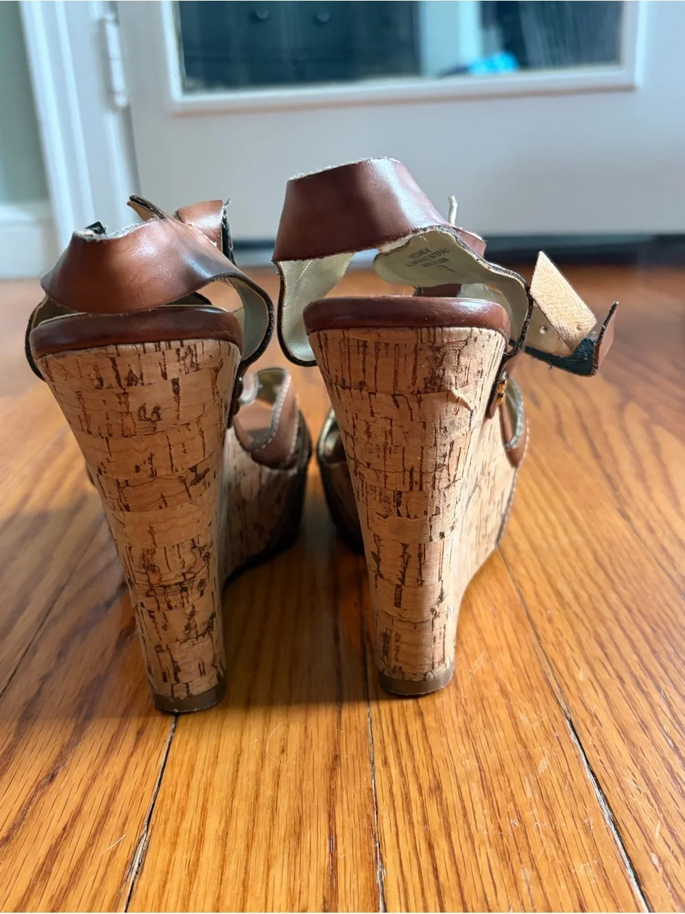 Guess tan vegan Leather T-Strap Wedge Sandals size 7